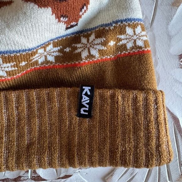 Kavu Herschel Oh Deer beanie with pom - Picture 4 of 6